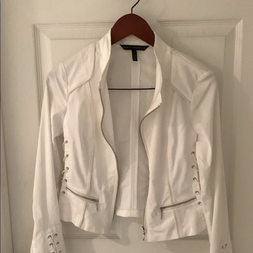 Super cute 🥰 WHITE HOUSE BLACK MARKET White Women's Jacket !! 🧥